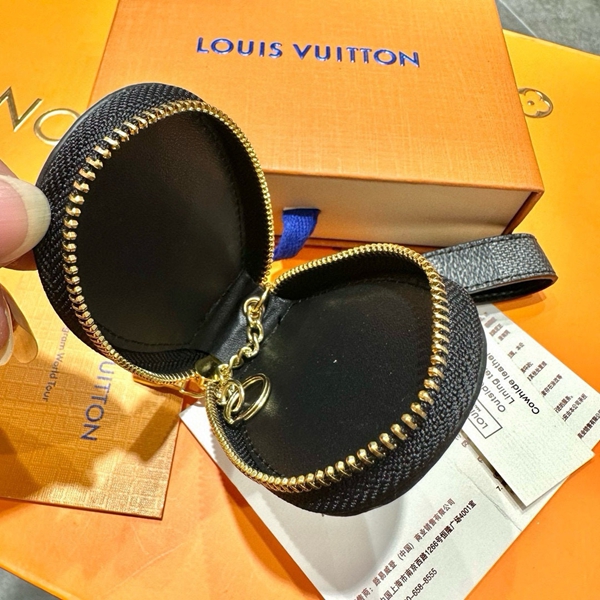 ブランドキーホルダー着用イメージ